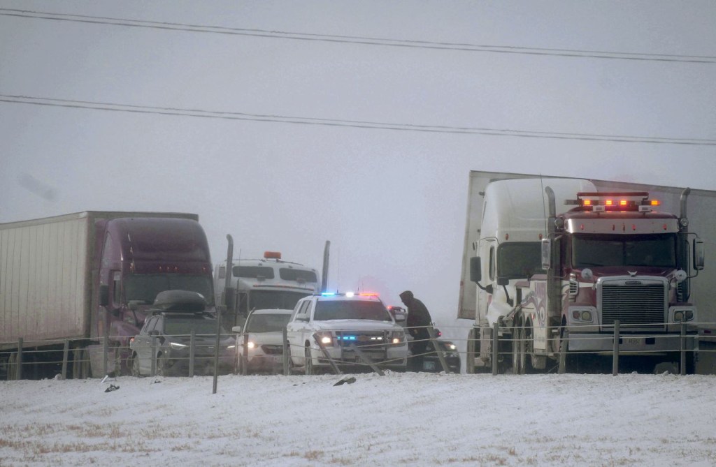 Un accidente con un semirremolque bloquea los carriles en dirección este de la Interestatal 80 en West Des Moines, el 22 de diciembre. (Crédito: Bryon Houlgrave/The Des Moines Register/AP)