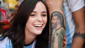 Tatuadores argentinos no se dan abasto pintando a Messi