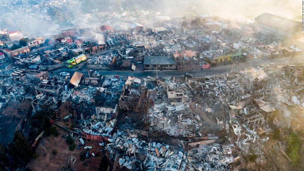 Incendio voraz azota Viña del Mar: declaran estado de catástrofe