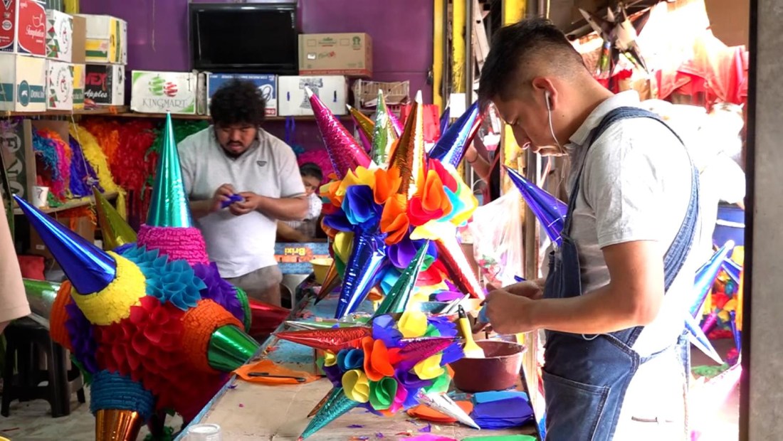 Mira cómo se fabrican las piñatas