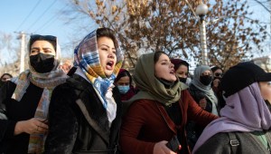Las afganas pierden el derecho de ir a la universidad
