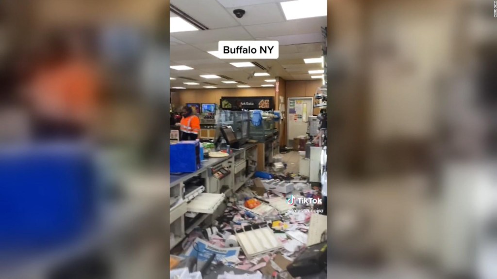 Report looting during winter storm in New York