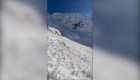 Avalancha arrolla esquiadores en Australia