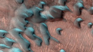 Imágenes captan la belleza del inverno en Marte