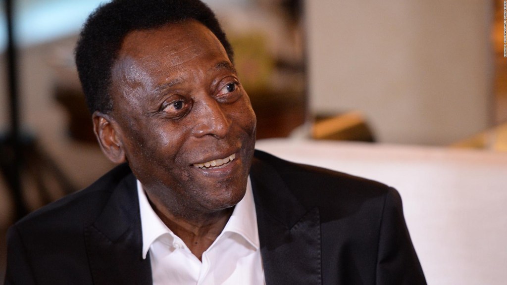 Brazilian soccer legend sends a message to Pelé