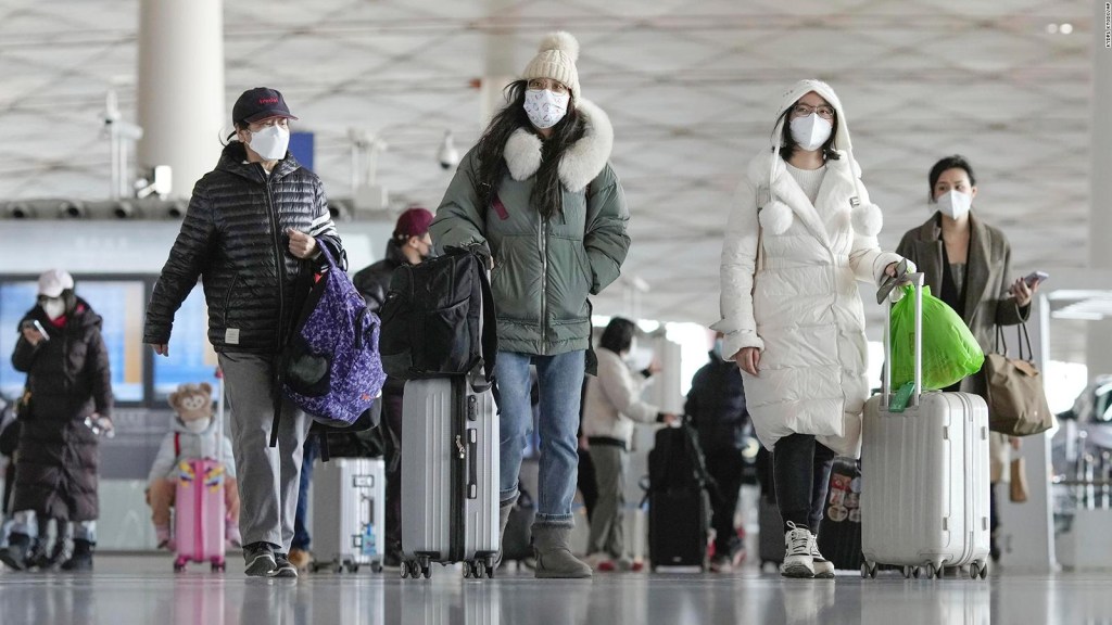 Chinos buscan opciones para viajar al extranjero