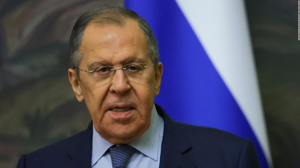 Lavrov invita a Ucrania a "desmilitarizar y desnazificar" territorios