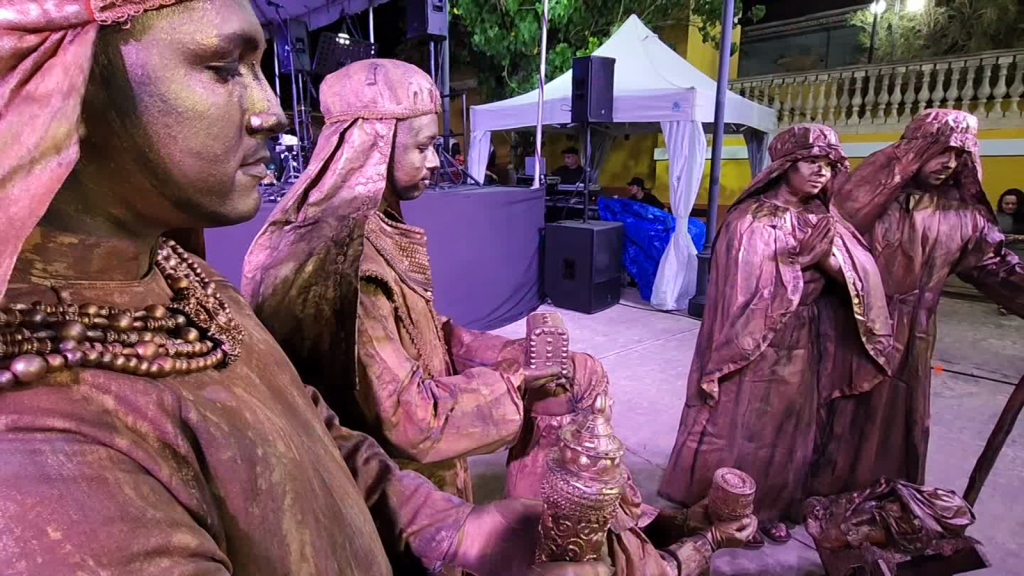 estatuas vivientes "se apoderan" de puerto rico