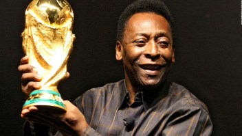 Resumen de la carrera de Pelé: "La pelota lo amó"