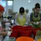 Voluntarios preparan comida típica de Año Nuevo para soldados ucranianos