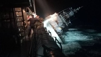 El buque tailandés se hundió debido al mal tiempo
