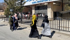 Los talibanes suspenden la educación universitaria de las mujeres en Afganistán