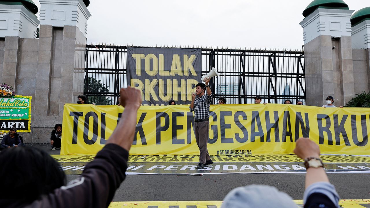 Indonesia prohíbe el sexo fuera del matrimonio en un nuevo código penal  aprobado por el parlamento | CNN
