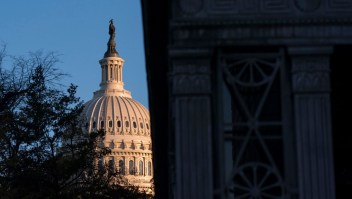 El Senado de EE.UU. aprueba un proyecto de ley provisional para evitar el cierre del gobierno al final de esta semana