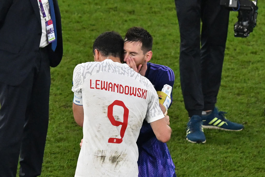 Luego del partido pudo verse a los dos jugadores compartiendo un breve diálogo. (Foto de GLYN KIRK/AFP vía Getty Images)
