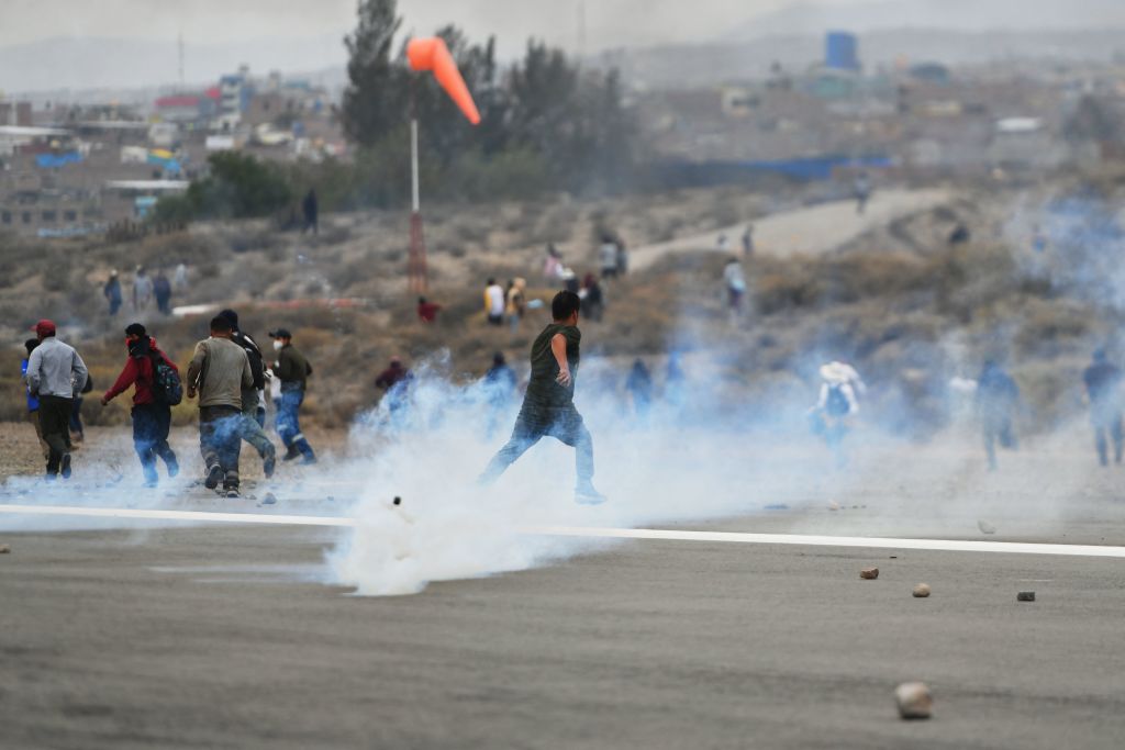 Protestas en el Aeropuerto Internacional Rodríguez Ballón.  Foto de stock (Foto de DIEGO RAMOS/AFP vía Getty Images)