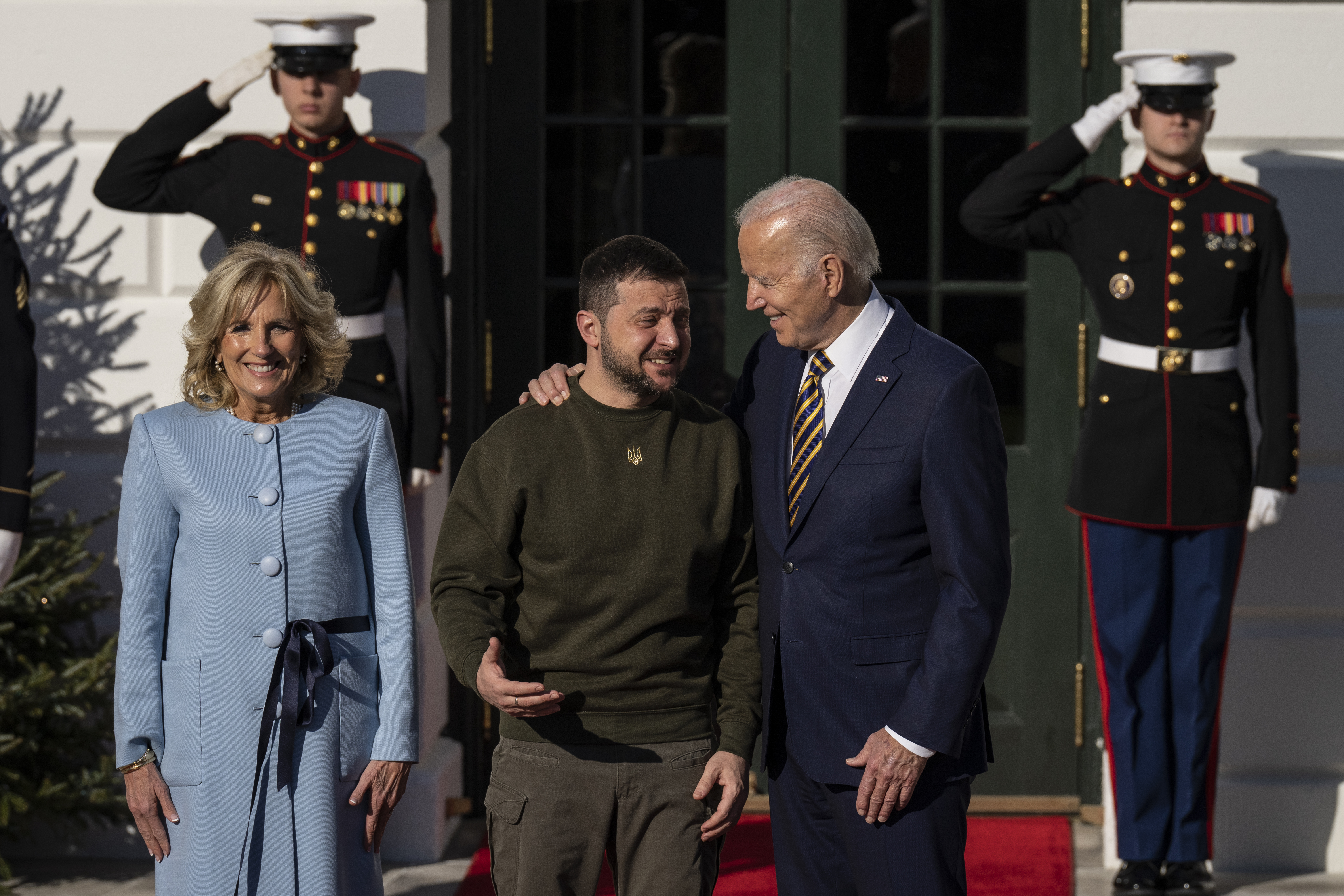 El presidente ucraniano Zelensky fue recibido en la Casa Blanca por Joe Biden y su esposa Jill. (Drew Angerer/Getty Images)