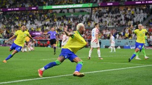 Neymar celebra su gol que le da el triunfo a Brasil ante Croacia