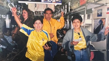 Esta ecuatoriana viaja a todos los mundiales de fútbol por una razón única