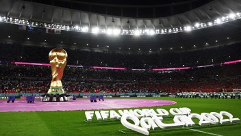 Ceremonia previa a un partido en el Mundial de Qatar 2022. (Foto: PATRICK T. FALLON/AFP vía Getty Images)