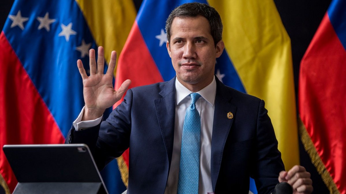 Photo of Líder opositor Juan Guaidó viaja a Miami tras ser advertido contra Colombia