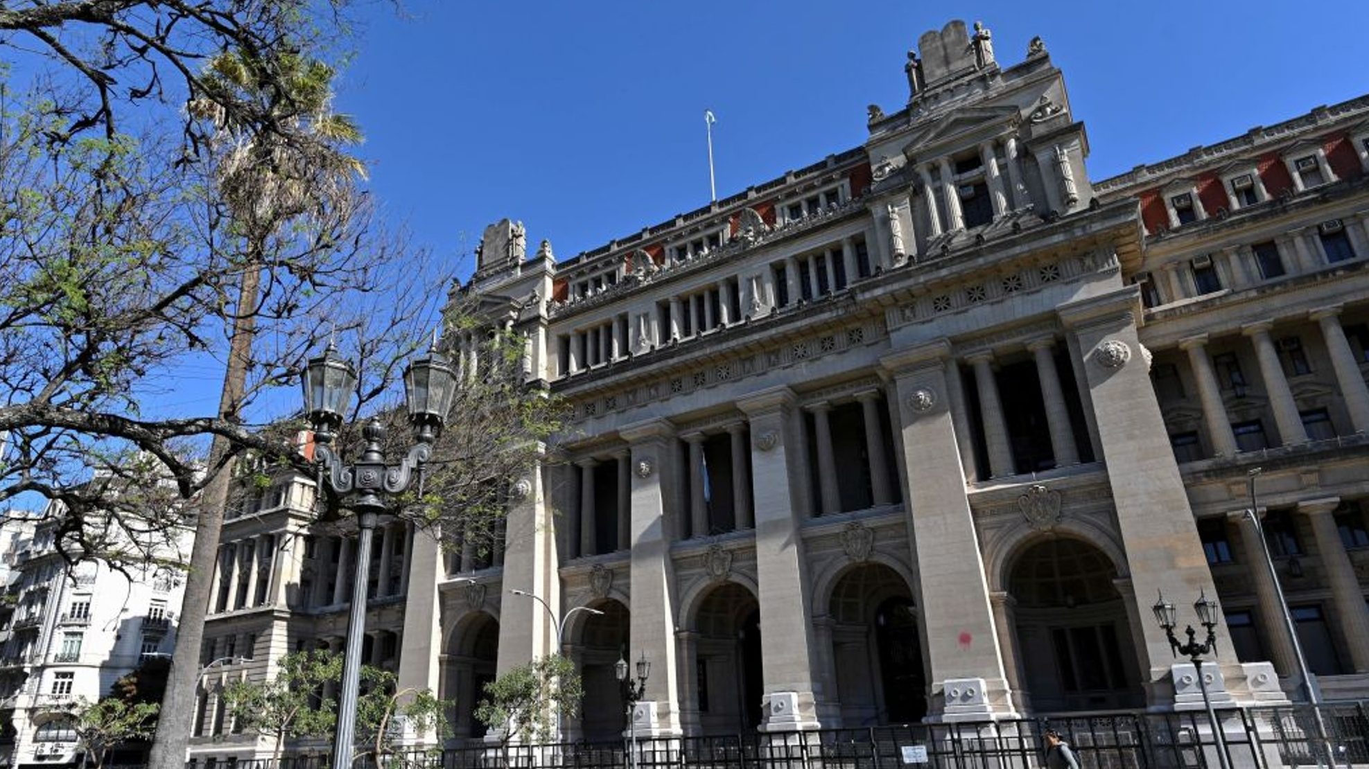 Sentencia de la Corte Suprema de Argentina genera tensión con el gobierno y la oposición