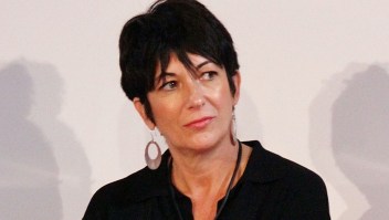 Fotografía de archivo de Ghislaine Maxwell en Nueva York en 2013. (Crédito: Laura Cavanaugh/Getty Images/FILE)