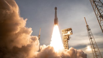 La nave espacial CST-100 Starliner de Boeing despegó en un vuelo de prueba sin tripulación el 19 de mayo de 2022. (Crédito: Joel Kowsky/NASA)