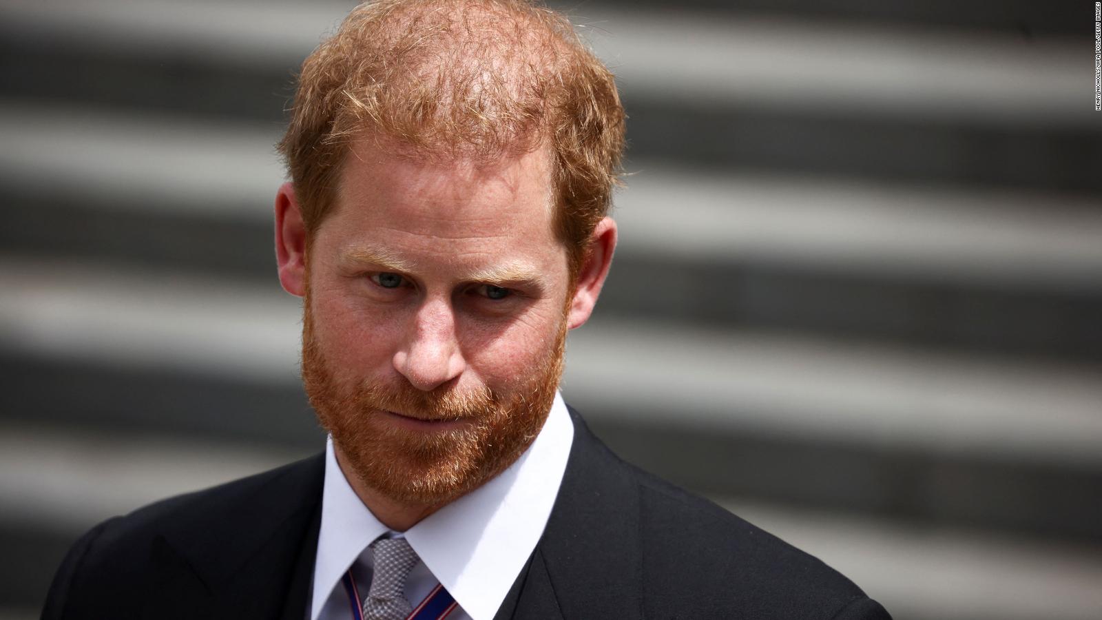Príncipe Harry dice que historias ‘espantosas y horribles’ han sido sacadas del palacio