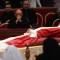 Cientos de miles de personas le dan el último adiós a Benedicto XVI