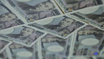 Gobierno de Japón presiona a empresarios para que suban los salarios