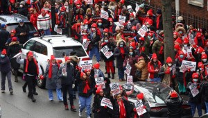 "Necesitamos más enfermeras", reclaman santiarios en huelga