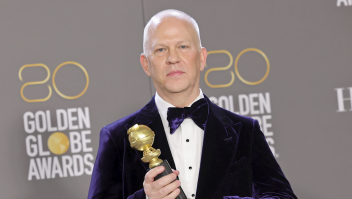 Ryan Murphy homenajea a actores LGBTQ en su discurso en los Globo de Oro