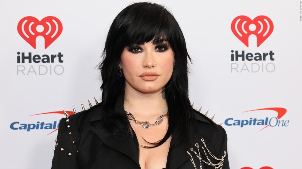 Las imágenes del álbum de Demi Lovato han sido prohibidas en el Reino Unido