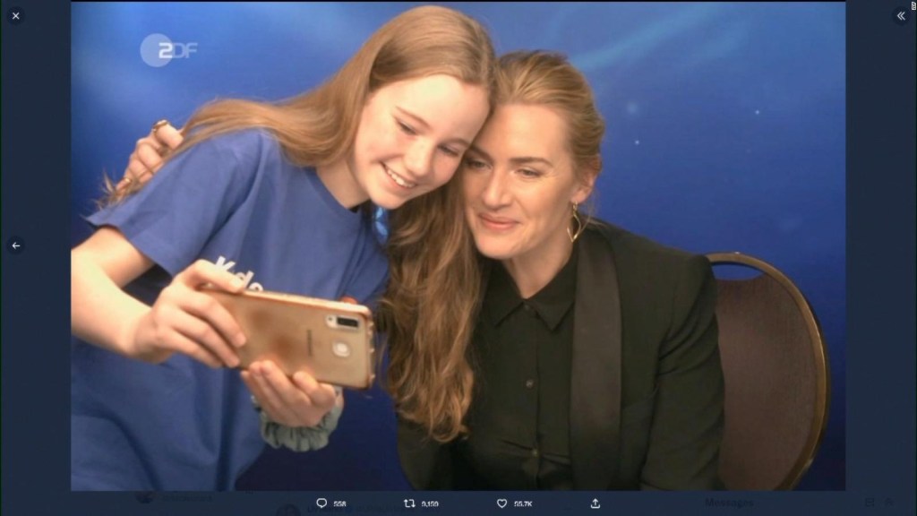 Mira a Kate Winslet animando a una reportera para calmarla