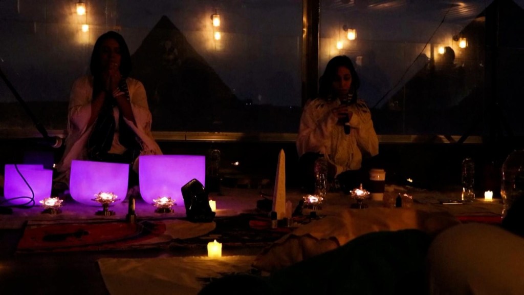 Grupo de meditación se encuentra con ancestros egipcios de Giza