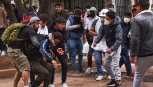 Choques entre policías y manifestantes dejan al menos 22 heridos en el Cusco