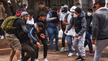Choques entre policías y manifestantes dejan al menos 22 heridos en el Cusco