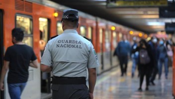 Guardia Nacional vigila el Metro de Ciudad de México