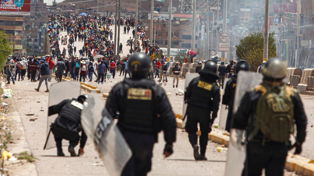 Perú Amplía El Estado De Emergencia En Medio De Las Protestas Violentas ...