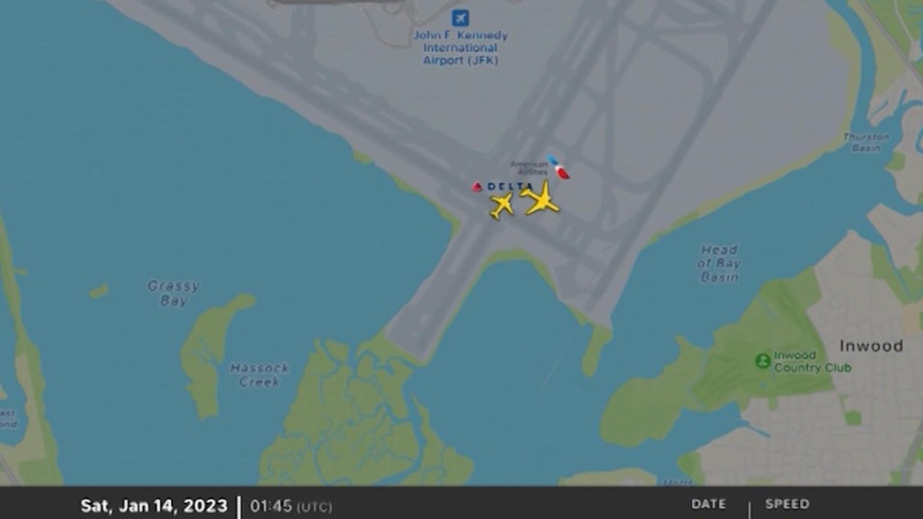 Animación de radar muestra cómo dos aviones de pasajeros casi chocan