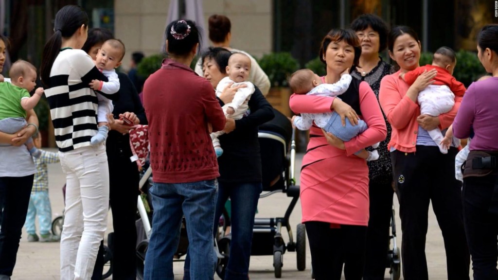 La tasa de natalidad de China toca fondo