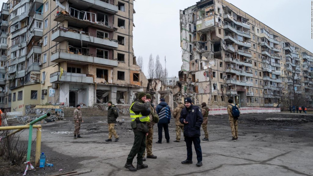 Ucrania ultima la búsqueda de supervivientes en el Dnipro