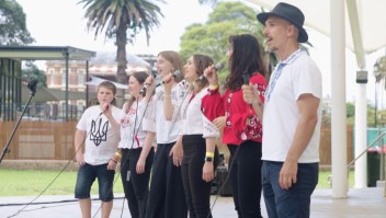 Los ucranianos celebran nueva vida en Australia