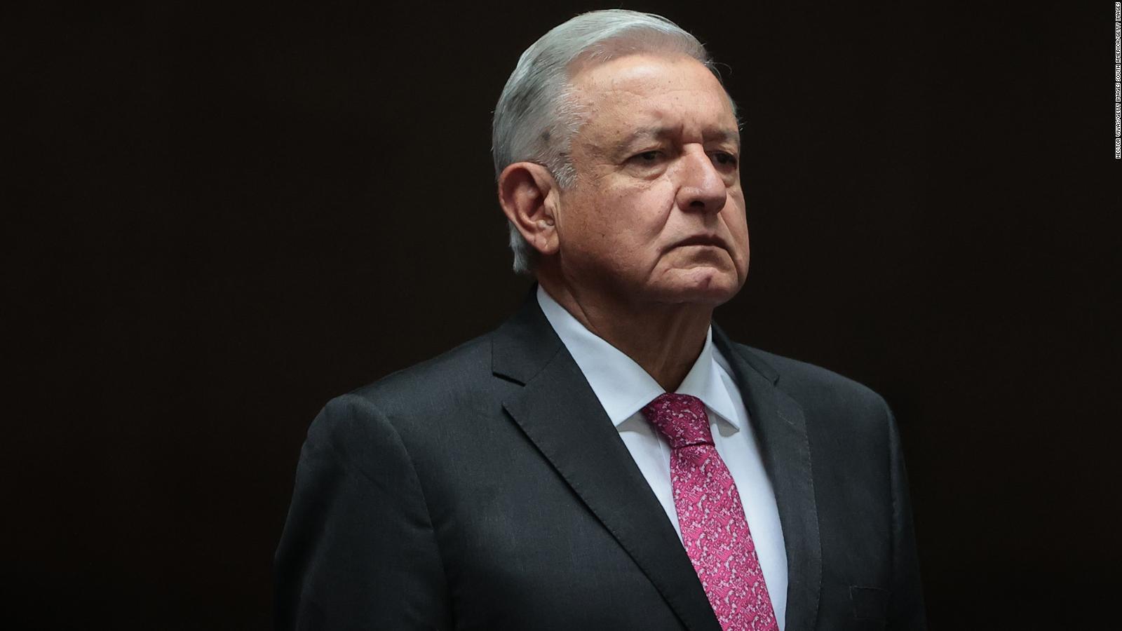 López Obrador dice que está considerando demandar al abogado de García Luna por daño moral