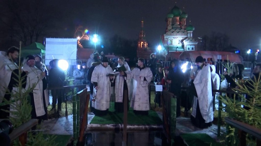 Russians plunge into icy water to commemorate Epiphany
