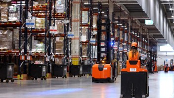 Amazon enfrenta sanciones por no cuidar a trabajadores de almacenes