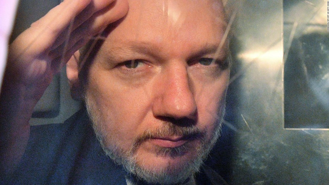 El límite entre espionaje y periodismo, según editor jefe de Wikileaks