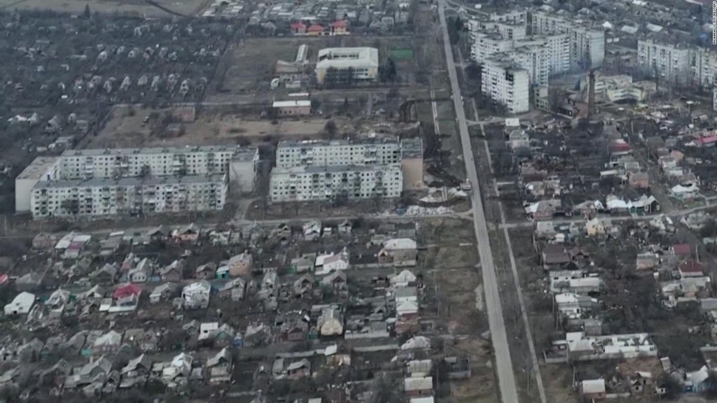 Imágenes aéreas muestran a la devastada ciudad de Bajmut, Ucrania