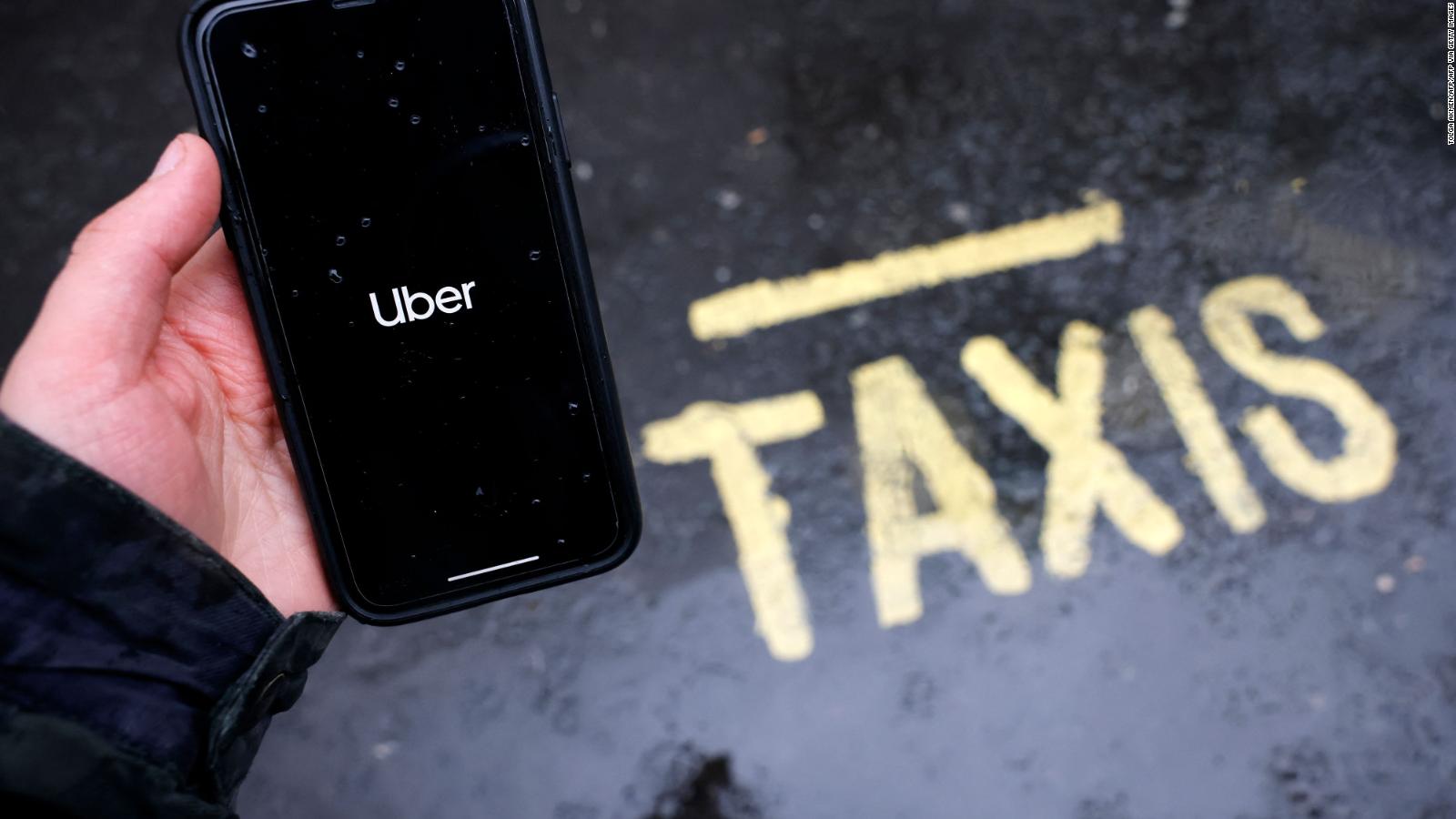 Turistas en Cancún afectados por disputa entre taxistas y conductores de Uber |  Video